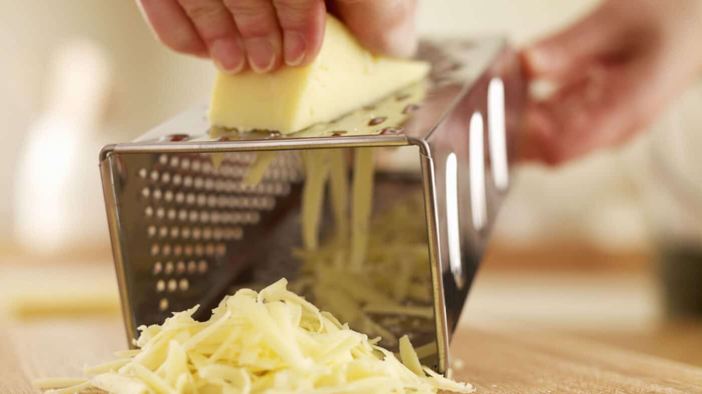 How To Grate Cheese Without Grater: 3 Useful Ways That You Should Not Miss 9 how to grate cheese without grater