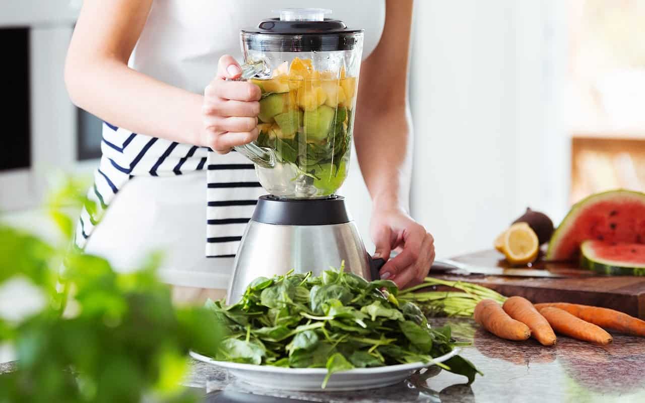 Quietest Personal Blender - Ideal Kitchen Utensils For Housewives 4 blender smoothie shutterstock 709346449