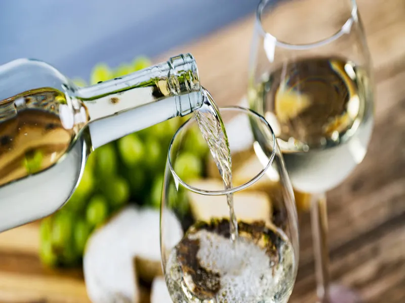Best Semi Sweet White Wine For Christmas Parties And New Year's Eve Celebrations 6 Best Semi Sweet White Wine