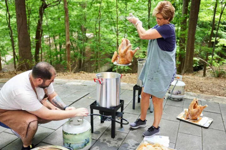 Stainless Steel Turkey Fryer Pot With Spigot: The Perfect Way To Fry A Turkey! 2 stainless steel turkey fryer pot with spigot